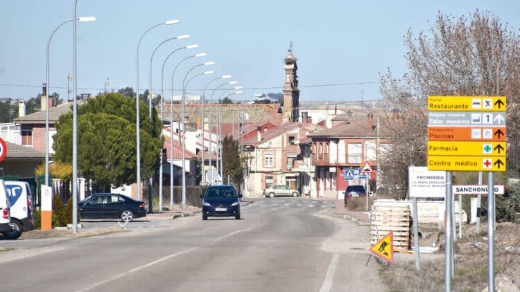 Foto de archivo. Entrada a la localidad segoviana de Sanchonuño / E.A.