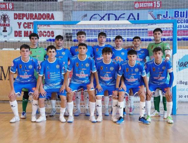 El juvenil del San Cristóbal estira su buena racha 1 La plantilla del juvenil División de Honor del San Cristóbal antes de un encuentro del presente curso./CD SAN CRISTÓBAL