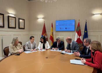 Reunión de la Junta y la Diputación de Segovia el pasado mes de febrero. /JUNTA DE CASTILLA Y LEON