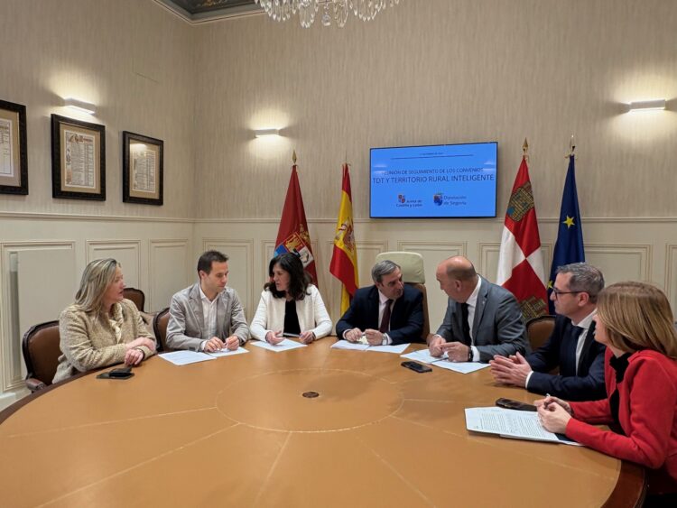 Reunión de la Junta y la Diputación de Segovia el pasado mes de febrero. /JUNTA DE CASTILLA Y LEON