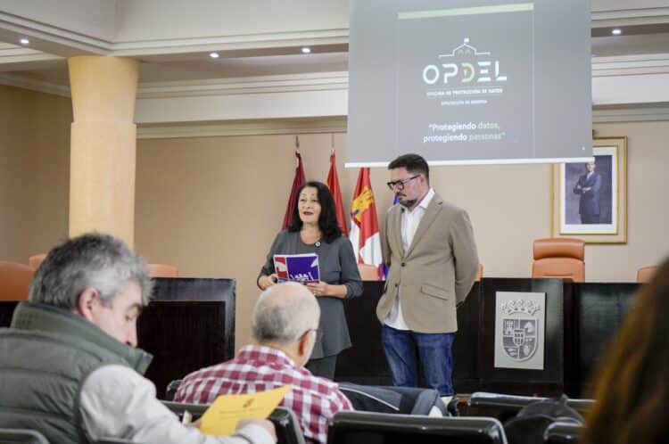 Pilar Martín durante la reunión. /DIPUTACIÓN DE SEGOVIA