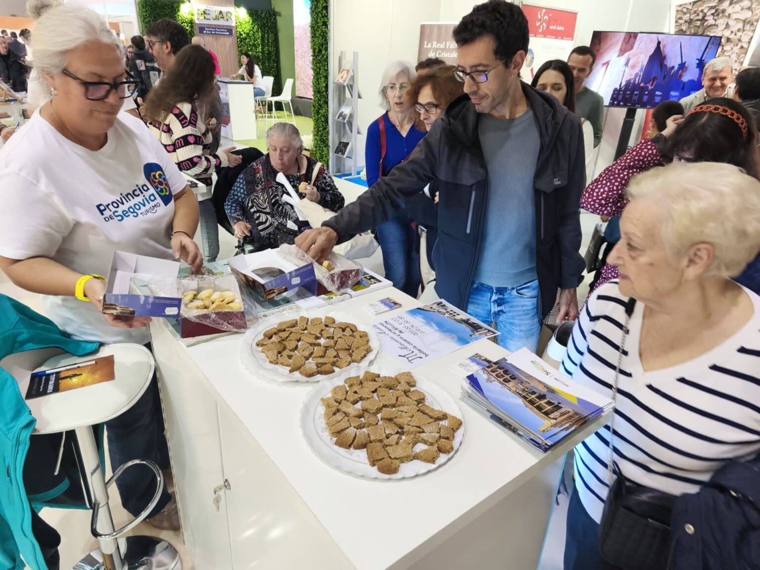 <h3  class='enlacePalabraNoticia' onclick='opcionBuscarActualidad('Segovia','')'>Segovia</h3> refuerza su posicin como referente turstico en la feria Intur