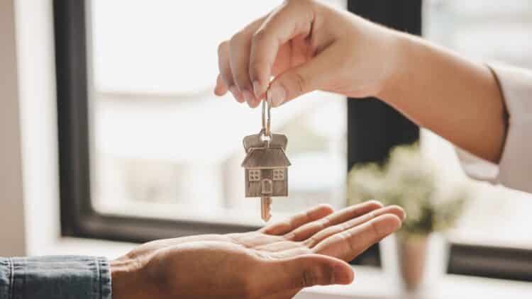 Santiago Carbó, economista: "El problema del acceso a la vivienda se agrava, sobre todo, para estas personas" 1 El problema del acceso a la vivienda se agrava