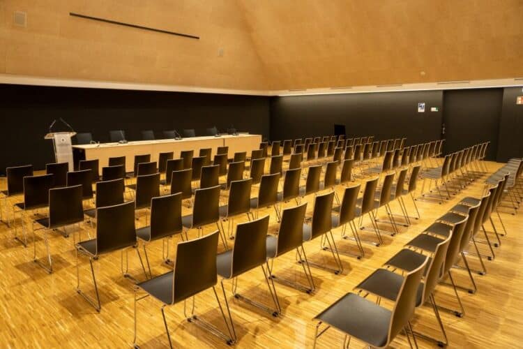 “Este curso hemos batido récords: 412 estudiantes matriculados” 1 Más de 70 profesores de la Universidad de Valladolid dan formación específica de distintas áreas de conocimiento en La Universidad de la Experiencia, que se imparte en el Campus María Zambrano.