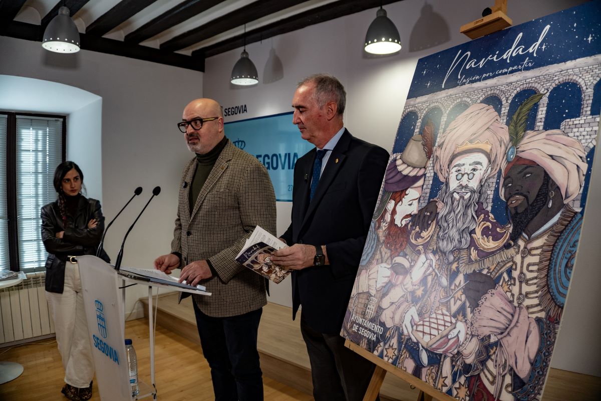 ‘Ilusión por compartir’, el lema elegido para estas Navidades en Segovia 2 El alcalde José Mazarías y el concejal de Cultura Juan Carlos Monroy durante la presentación del programa navideño.