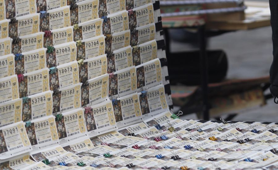 Disparidad de posturas entre los loteros segovianos ante la subida del precio del décimo a 25€ 2 Los décimos compartidos, mejor por escrito