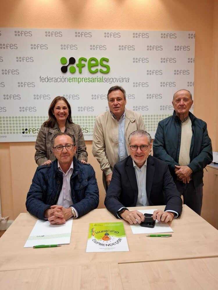 Firma del convenio entre la FES y el Ayuntamiento de Palazuelos de Eresma / FES