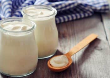 El yogur es un ingrediente muy versátil y bueno para la piel