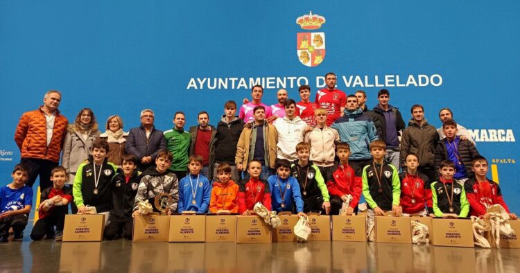 El X Memorial Luis Baeza entra en escena en Vallelado 1 Los protagonistas de la novena edición del Memorial Luis Baeza tras la competición celebrada/CP VALLELADO