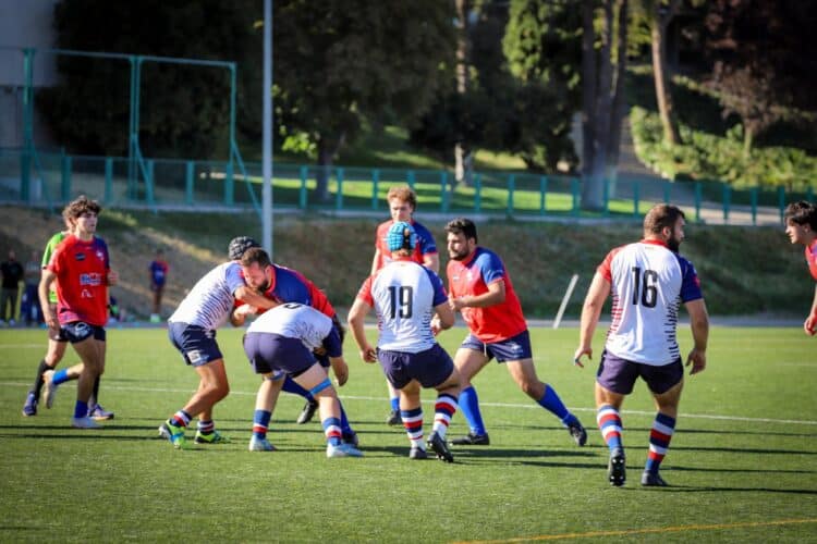 Los Lobos defienden su territorio ante Majadahonda (43-14) 1 El jugador del BigMat Tabanera intenta progresar con el balón rompiendo la línea del Majadahonda./ RAC LOBOS