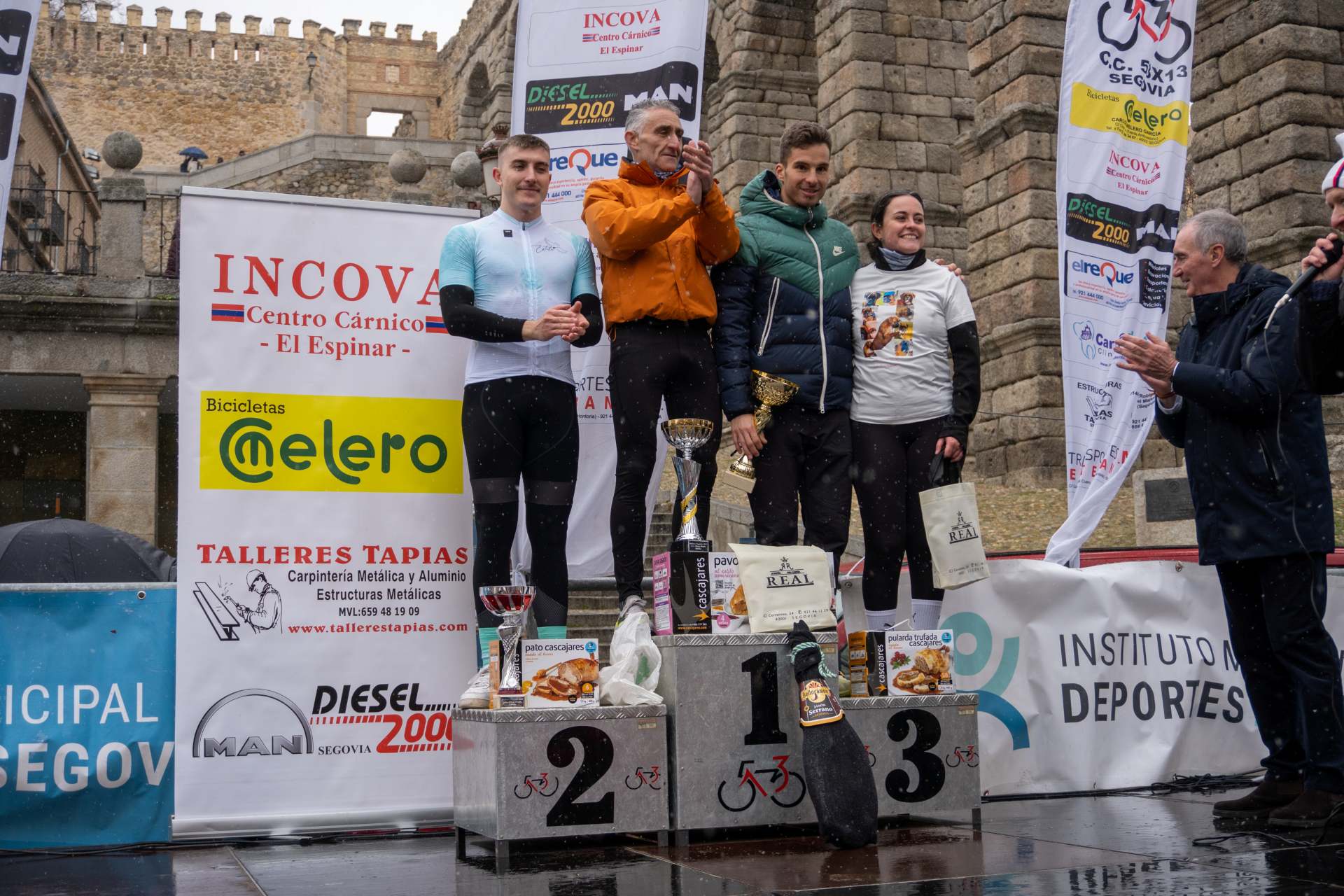 Julio Martín logra su décima victoria en la Carrera del Pavo 5 02 1w 3