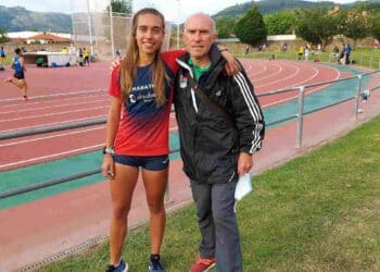 Idaira, junto a su padre Antonio Prieto. / E.A.