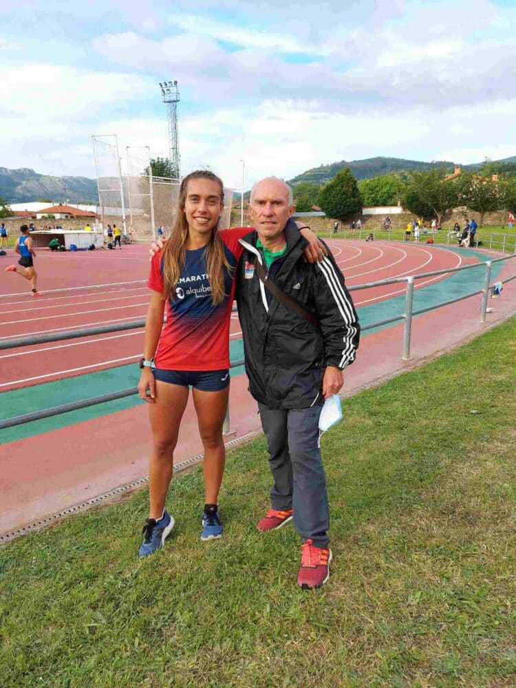 Idaira Prieto, seleccionada para el Mundial 1 Idaira, junto a su padre Antonio Prieto. / E.A.
