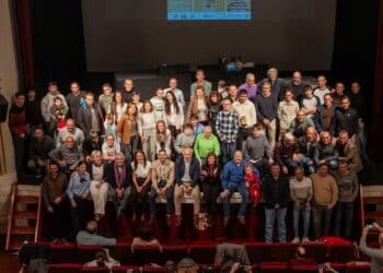 Foto de familia de los premiados en la entrega celebrada en el Teatro Juan Bravo. / DIPUTACIÓN
