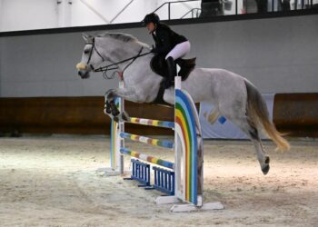 Cristina Narzabal Iturralde montando a ‘Legend JS’. / FEDERACIÓN