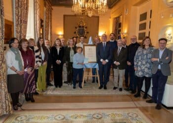 Foto de familia de los participantes en el acto institucional./ HÉCTOR CRIADO