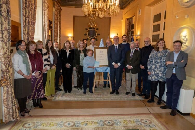 Foto de familia de los participantes en el acto institucional./ HÉCTOR CRIADO