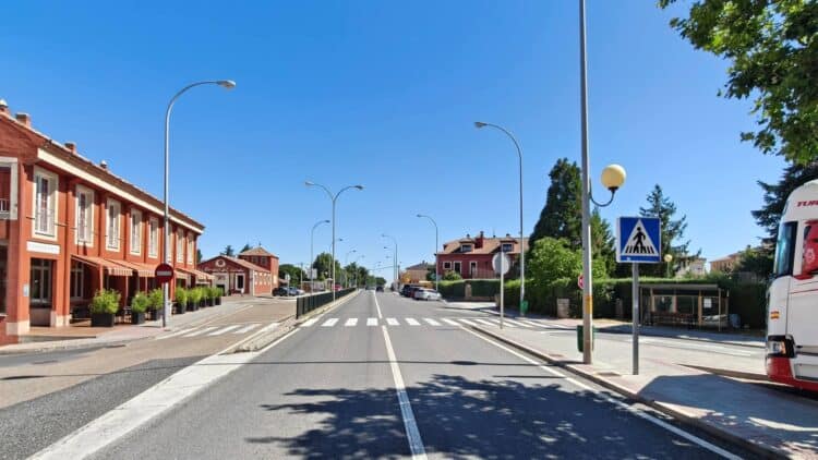 El Sorteo de la Constitución deja 130.000 euros en Torrecaballeros 1 Vía principal de la localidad de Torrecaballeros, donde se vendió el décimo premiado./ E.A.