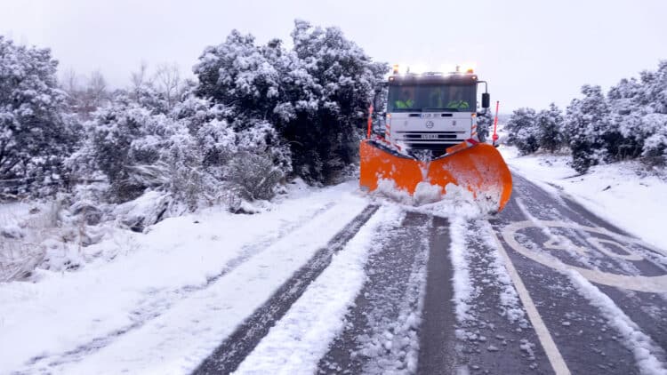 La circulacin por la carretera SG-122 sigue afectada por la nieve