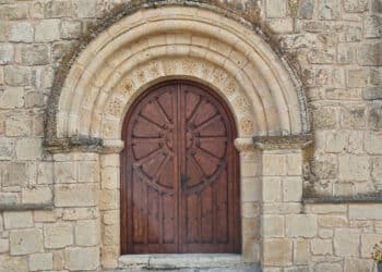 Portada de entrada a Santa Águeda, en Mata de Quintanar.