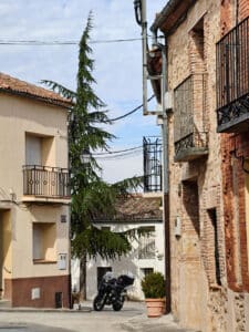 Siguiendo el arroyo San Medel (I) 9 Calle del Marqués de Quiotodor y la Plaza de la Iglesia de Cabañas.
