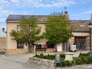 Siguiendo el arroyo San Medel (I) 10 Cabañas de Polendos cuenta actualmente con unos doscientos vecinos.