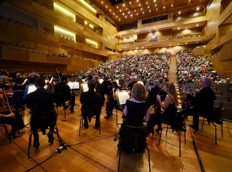 La OSCYL ofrece este viernes El Concierto de Navidad 1 La actuación tendrá lugar en el centro cultural Miguel Delibes, en Valladolid. / R. Valtero