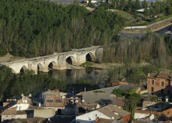 En 2006 se prohibió el tráfico rodado por el puente, quedando sólo para uso peatonal y de bicicletas. / Eduardo Margareto