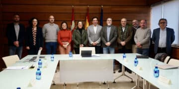 Reunión entre la Consejera de Agricultura y los representantes de las tres redes de Desarrollo Rural de CyL. / Leticia Pérez