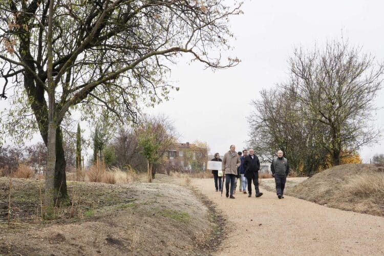 La plantación de 3.750 plantas y árboles logra recuperar “El Tomillo” 1 El parque cuenta con un bosque de ribera, uno mediterráneo, un espacio para polinizadores y una extensa pradera. / Miriam Chacón