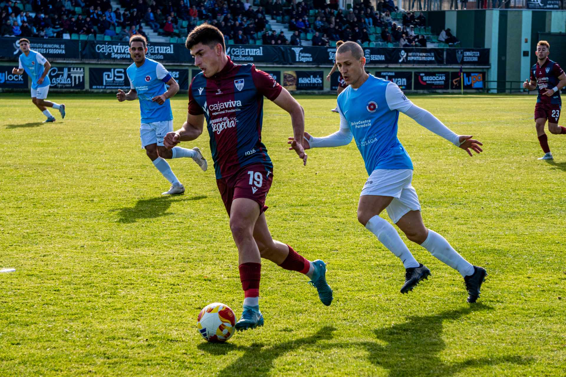 La Segoviana impone su fuerza como local ante el Ourense (2-0) 2 23 1w