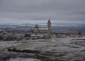 Segovia cubierta por la nieve.