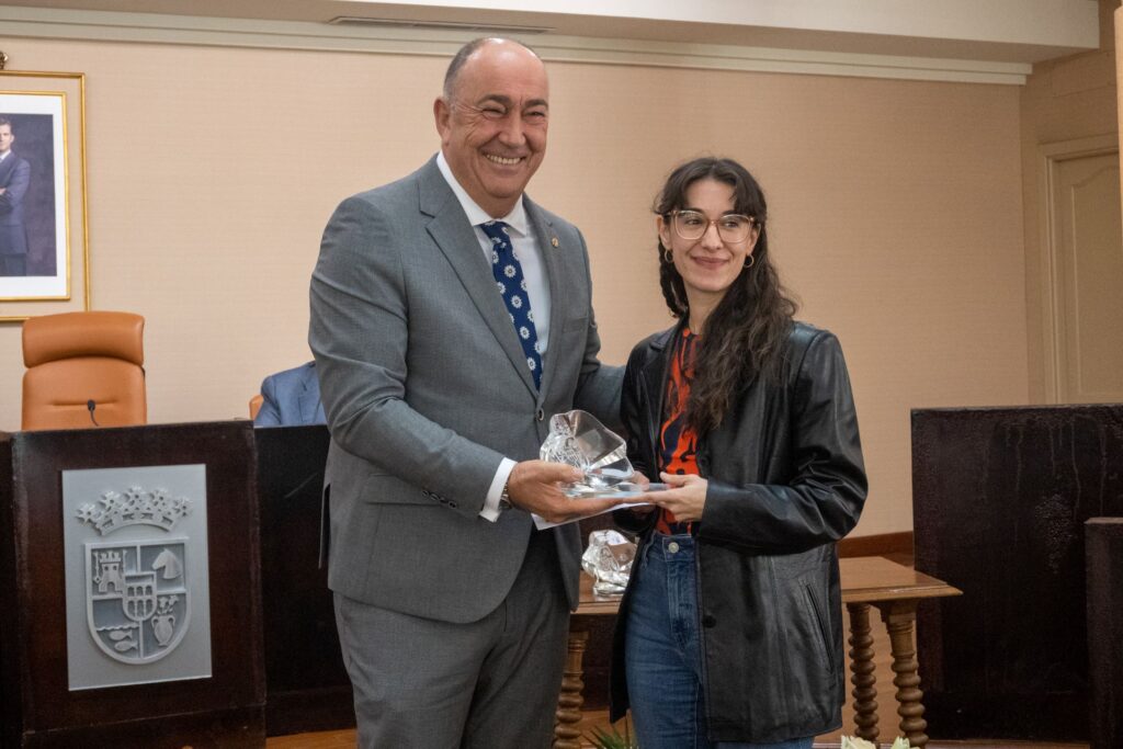 Los autores jóvenes triunfan en la XXXV edición del premio Jaime Gil de Biedma 2 251209 Acto de entrega del XXXV Premio Internacional de Poesia Jaime Gil de Biedma Hector Criado ALEJANDRA