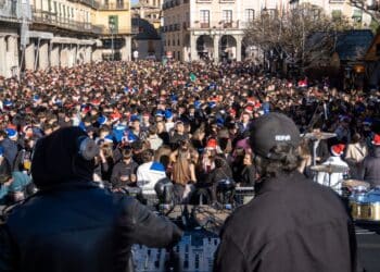 La Plaza Mayor se llenó de música y buen ambiente./HÉCTOR CRIADO