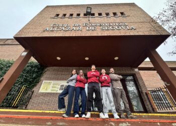 Los alumnos participantes en el popular concurso de Televisión Española, junto a sus profesores./ COOPERATIVA ALCÁZAR