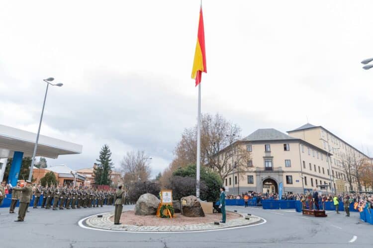 La bandera española ya ondea en la glorieta de Victoriano Hernando y Palacios 1 Momento de la ceremonia. /AYUNTAMIENTO DE SEGOVIA