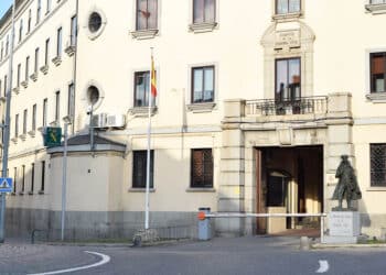 Acceso al Cuartel de la Guardia Civil de Segovia. / Rocío Pardos