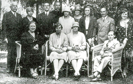 Leoncio Ajo Marugán, fotógrafo. Un segoviano en Cantabria 1 Alfonso XIII y los infantes, entre los que se encuentran Juan de Borbón y sus hermanas Beatriz y María Cristina.