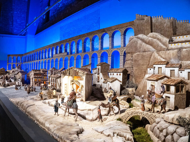 Un centenar de figuras componen el tradicional Belén de La Alhóndiga 1 Belén de La Alhóndiga, realizado por la Asociación Belenista Castellana de Valladolid . / Héctor Criado