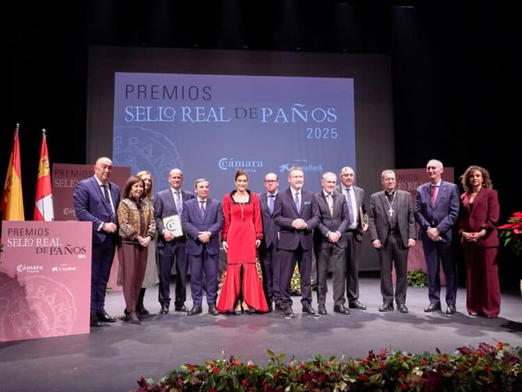 Animal Data Analytics, Moggaro, Hijo de Maximino Gómez y Cáritas, Premios Sello Real de Paños 1 Premiados y autoridades en la gala de entrega de los reconocimientos ‘Sello Real de Paños’ de la Cámara de Comercio de Segovia. / HÉCTOR CRIADO