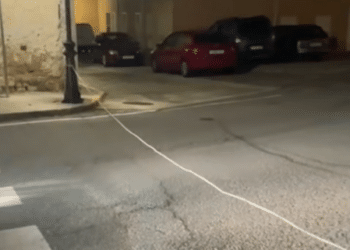 Imagen del cable que encontraron los vecinos./AYUNTAMIENTO DE ESPIRDO