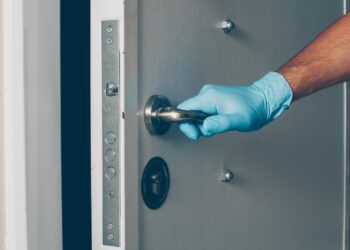 "Tiene un coste justificado": un cerrajero explica por qué cobrar 150 euros por abrir una cerradura no es tan caro como crees 4 "Tiene un coste justificado": un cerrajero explica por qué cobrar 150 euros por abrir una cerradura no es tan caro como crees