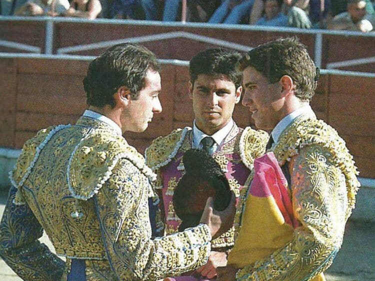 Rafael Matute, 25 años de alternativa 1 Enrique Ponce, Rivera Ordóñez y Rafael Matute, en la alternativa de El Espinar (2000).