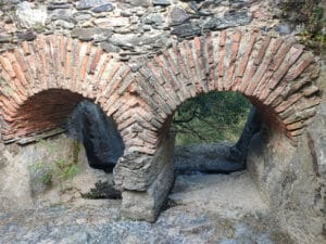 Entrada del agua desde el canal de embalse.