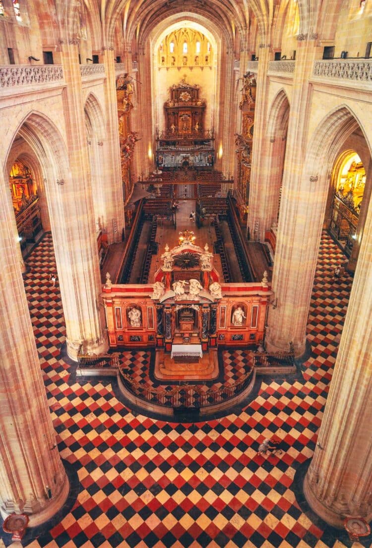 ‘La Dama de las Catedrales’ captura los secretos y la historia del templo 1 Nave central de la Catedral de Segovia. Foto: Carlos Horcajo.