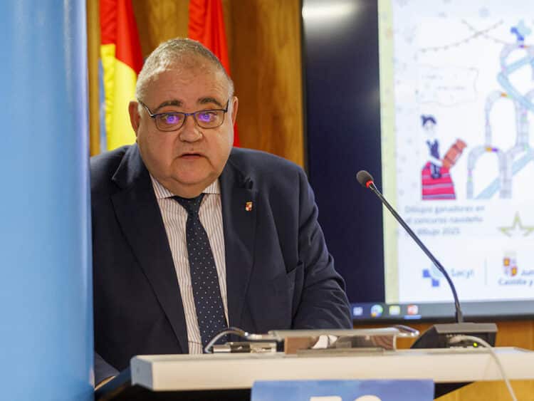 El consejero de Sanidad, Alejandro Vázquez, en el Hospital General de Segovia. / NACHO VALVERDE - ICAL