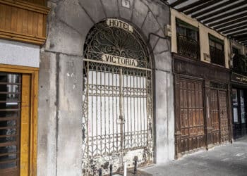 Hotel Victoria, en la plaza Mayor de Segovia. / KAMARERO