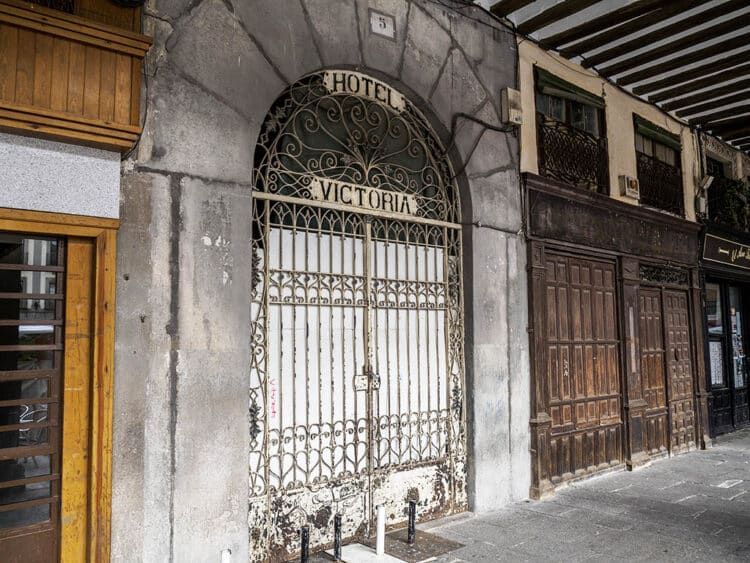 Hotel Victoria, en la plaza Mayor de Segovia. / KAMARERO