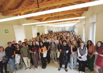 Estudiantes de IE University en el campus de Santa Cruz la Real de Segovia. / Roberto Arribas