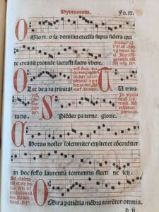 “Queremos que se vaya asociando cada vez más la Biblioteca con la música” 5 Un antiguo pentagrama.